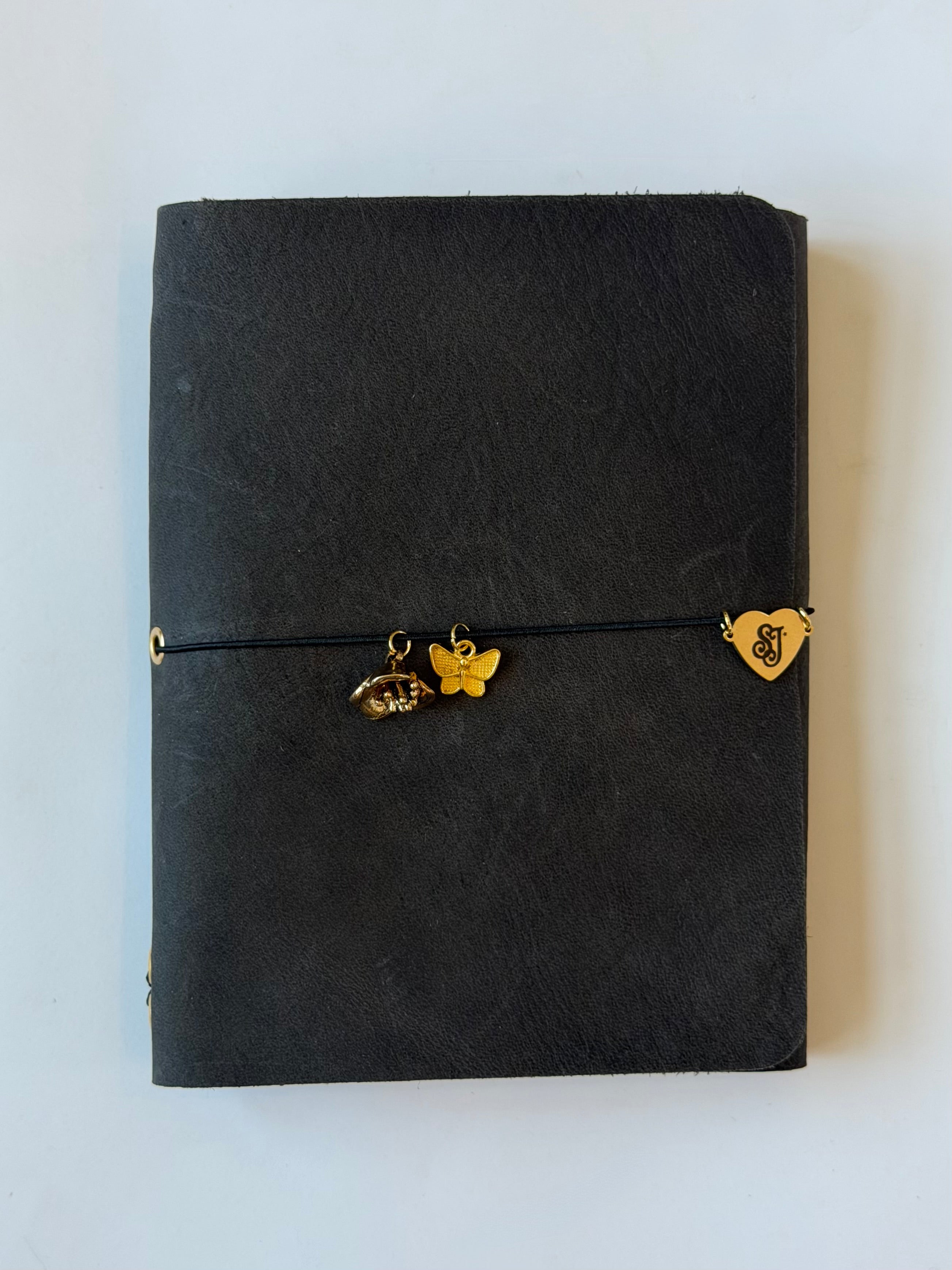 washed black leather trifold ✩