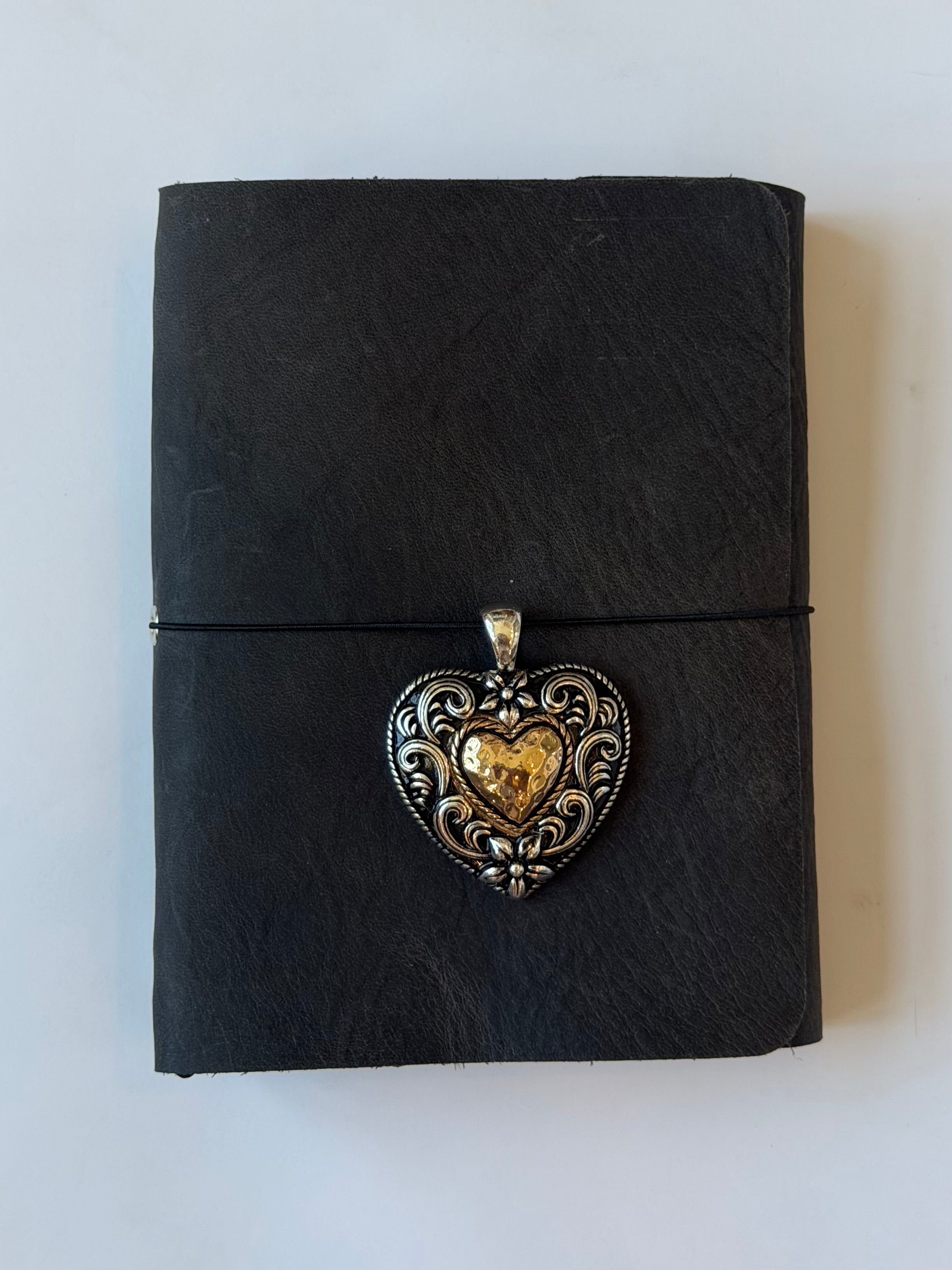 washed black leather trifold ✩