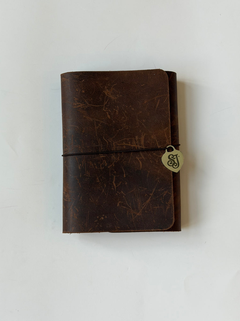 essential leather trifold ✶